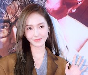 '소녀시대 출신' 제시카 中 팬들, SM 사옥 앞에 현수막 설치…별난 이벤트 '눈살'