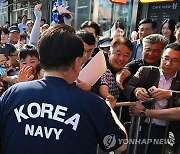 윤석열 대통령, 여름휴가 중 통영중앙시장 방문