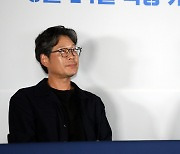 [포토] 유재명-조정석 '동료 이선균과 함께해 행복했던 영화'