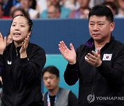 '삐약이 코치 나가신다'... 신유빈, 경기 안할때도 '세심 조언-열혈 응원' 돋보였다