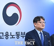 권기섭 경사노위원장 취임…"사회적대화 생산성 높이겠다"