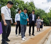 맨발 걷기 열풍! ...마포구 부엉이근린공원 ‘맨발 황톳길’ 생긴다