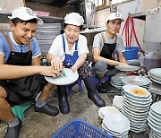 우즈베크에서 온 주방보조… 일손 걱정 덜었어요