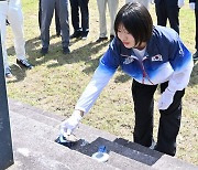 허미미, 독립투사 현조부 앞에 메달 2개 올려…귀국 직후 찾아