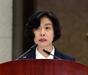 이숙연 신임 대법관 "신변문제 송구, 주권자 질책 가슴 깊이 새길 것"