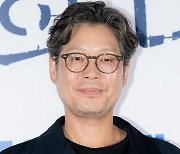 [포토] 유재명, '행복의 나라'에서 만나요