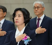 ‘쪼개기 증여’ ‘부모 찬스’ 이숙연 대법관 취임···“국민 눈높이 맞게 하겠다”