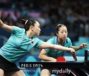 '신유빈 또 1G만 했다' 한국 탁구 女 단체, 스웨덴 3-0 격파하며 12년만 4강 진출 [MD파리]