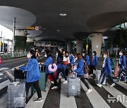 외국인 가사관리사 시범사업 참여 필리핀인 100명 인천공항 통해 입국