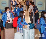 외국인 가사관리사 시범사업 참여 필리핀인 100명 인천공항 통해 입국