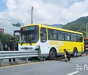 나주서 시내버스 중앙분리대 들이받아…6명 이송