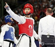 '태권도 첫 주자' 박태준, 준결승 진출…프랑스 기대주 꺾었다