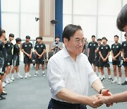 전주영생고 축구선수 초청한 서거석 교육감 “자랑스럽고 대견”