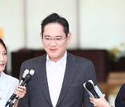 파리 다녀온 이재용 "실적으로 승부… 셀피 마케팅은 보람"