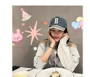 생일 맞은 46세 이지아 주름 하나 없는 뽀얀 피부 자랑→한효주 “언니 생일 축하해”