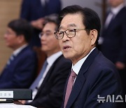 발언하는 정상명 위원장