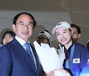 임실군청 소속 김예지 선수 격려 위해 인천공항 찾은 심민 임실군수