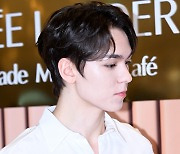 세븐틴 버논, 옆태까지 완벽 [SE★포토]