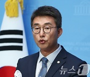 민주 "권익위 간부 사망 사건 진상규명 앞장 서겠다"