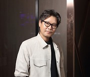 [인터뷰③] 유재명 "'서울의 봄' 황정민 비교 피할 수 없어..서로 매력 달라"('행복의 나라')