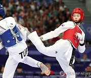 '세계 4위' 한국계 선수도 꺾었다… 김유진, 女57kg급 4강 진출[파리 태권도]