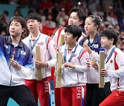 IOC "北 선수단, 삼성 스마트폰 받지 않았다" 공식 확인