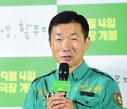 '안녕, 할부지' 강철원 "푸바오 영화, 믿기지 않을 정도로 감동적"