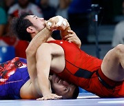 Kim Seung-jun loses Greco-Roman repechage 8-2 to Uzbekistan's Assakalov