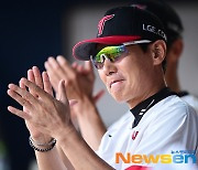 ‘4연패 탈출’ 염경엽 감독 “에르난데스 첫 승 축하..시작 잘 풀려, 좋은 쪽으로 기대”