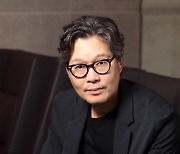 유재명, 머리 밀고 전두환 변신 "'서울의 봄' 황정민과 비교? 매력 달라" [★FULL인터뷰]