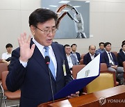 선서하는 유상임 과기부 장관 후보자