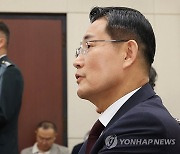 의원 질의에 답변하는 신원식 국방부 장관