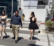 Hybe Chairman Bang spotted in LA with livestreamer Seyeon