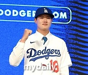 KBO 정중히 거절하고 다저스와 손잡은 20세 유망주의 첫 발걸음…첫 술에 배부르랴 ‘KKK·3실점’