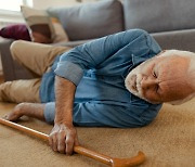 폭염에 두통, 어지럼증 생겼다 사라지는 '미니뇌졸중' 주의