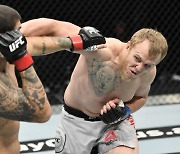 '유럽 UFC 헤비급 괴물' 스피박 vs티부라, 4년여 만에 재격돌