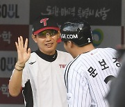 “허도환 최원태 활약 이끌어···김현수 3안타 축하” LG NC 꺾고 3연승···위닝시리즈 확보 [SS잠실in]