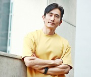 [Eye Interview] Actor-novelist Cha In-pyo reflects on trials of bringing his debut novel to global spotlight