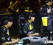 ‘박치기 공룡’ 탈 쓴 여우군단의 역스윕…피어엑스, 광동에 2-1 역전승(종합) [LCK]