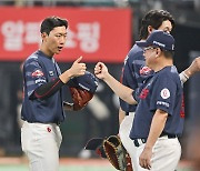 결승 홈런 주인공 박승욱,'2-0 승리 이끌었어요' [사진]