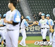 9-3 승리 기뻐하는 LG [사진]