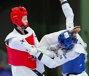 이다빈 발차기에 中 만리장성 와르르…태권도 여자 +67㎏ '접전 끝 세트스코어 2-1 승' 4강 진출 [올림픽 NOW]