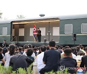 김정은, 의주군 수해지역 방문