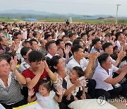 김정은, 의주군 수해지역 방문