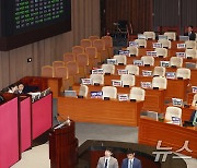 정쟁 도구 전락 '해병대원 특검법'…김 여사 적시한 野, 맞불 놓는 與