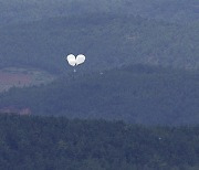 북 오물풍선 200여 개 날려보내.."북 수뇌부 지시한 듯"