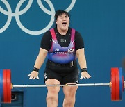 Park Hye-jeong wins women's super heavyweight silver for new Korean record