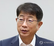 질문에 답하는 박상우 국토부장관