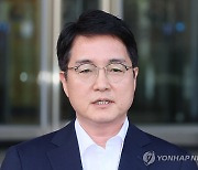 취재진의 질문에 답하는 심우정 신임 검찰총장 후보자