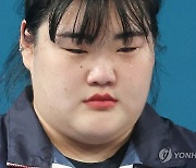 눈물 흘리는 박혜정